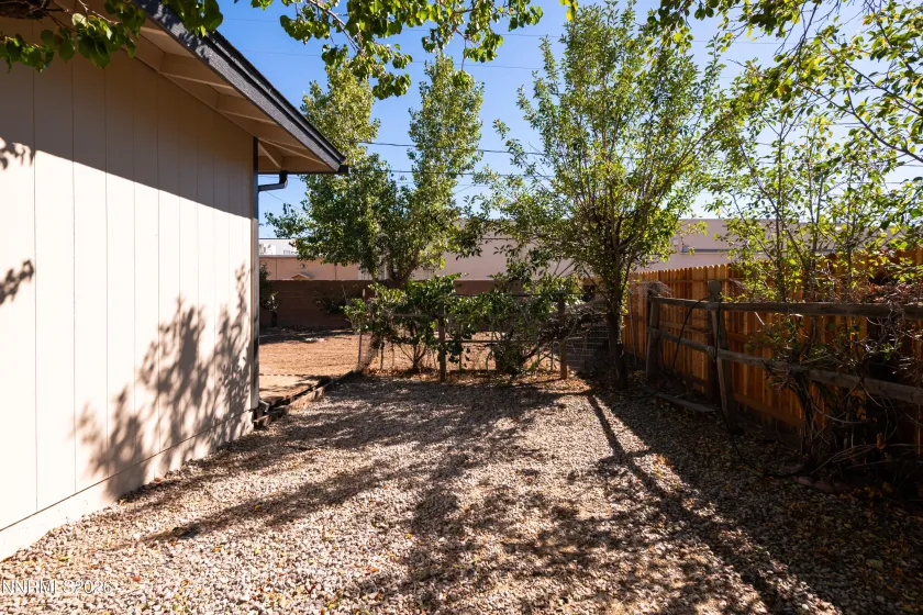 1317 Toiyabe, Gardnerville, Nevada 89410, 3 Bedrooms Bedrooms, ,2 BathroomsBathrooms,Residential,Residential,Toiyabe,0,260011589