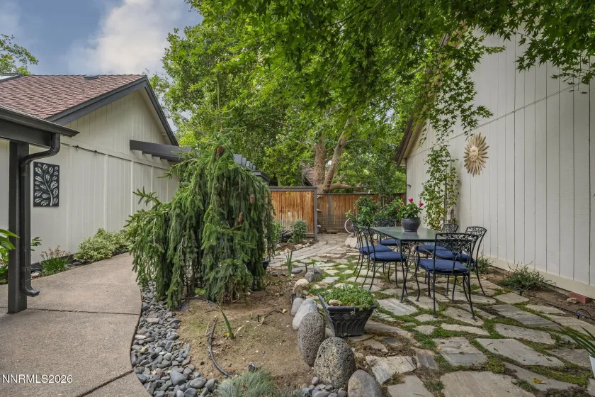 500 Riverview, Reno, Nevada 89509, 3 Bedrooms Bedrooms, ,2 BathroomsBathrooms,Residential,Residential,Riverview,0,260011610