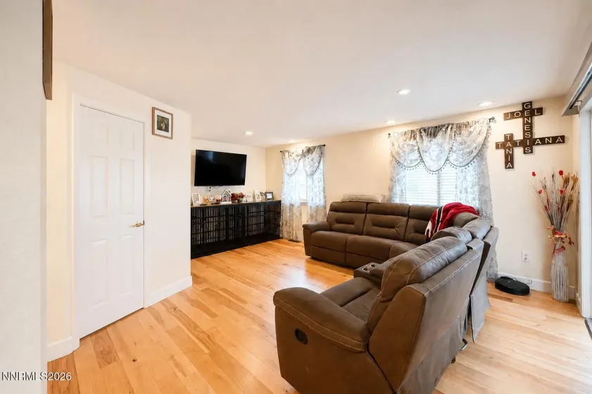 4135 Mina, Carson City, Nevada 89706, 3 Bedrooms Bedrooms, ,3 BathroomsBathrooms,Residential,Residential,Mina,0,260006802