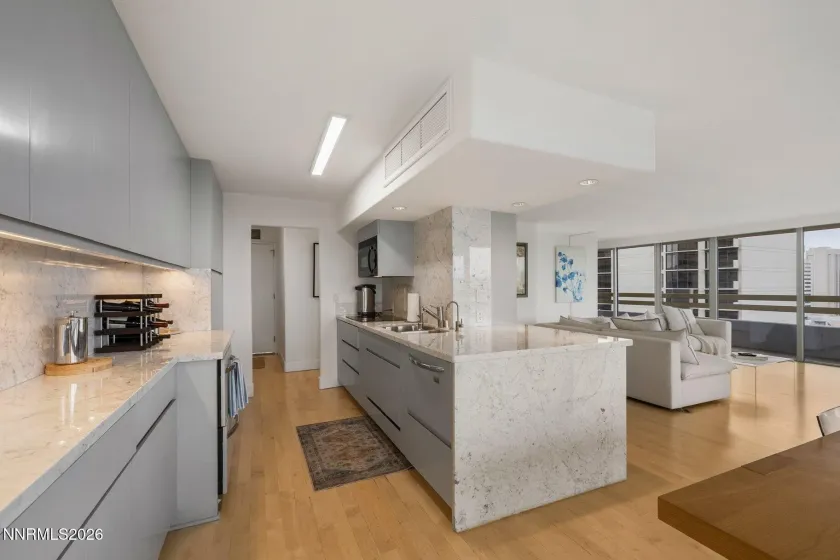100 Arlington, Reno, Nevada 89501, 1 Bedroom Bedrooms, ,2 BathroomsBathrooms,Residential,Residential,Arlington,0,260011624