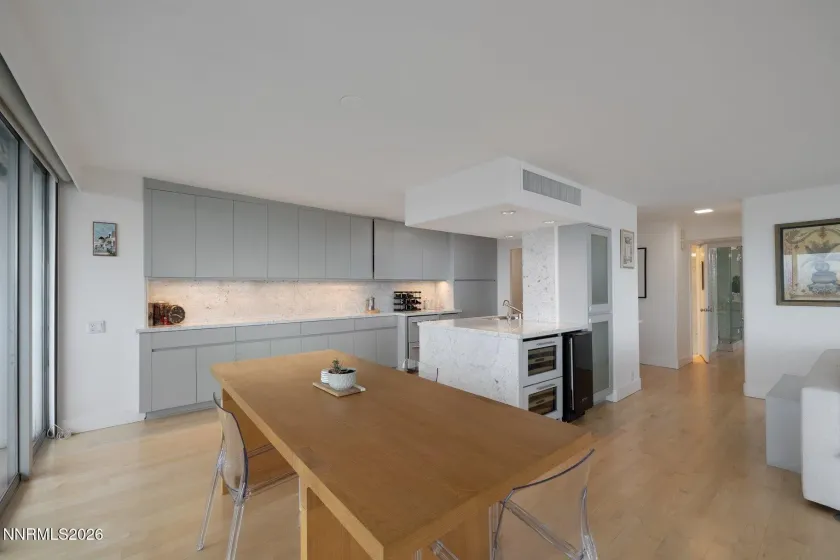 100 Arlington, Reno, Nevada 89501, 1 Bedroom Bedrooms, ,2 BathroomsBathrooms,Residential,Residential,Arlington,0,260011624