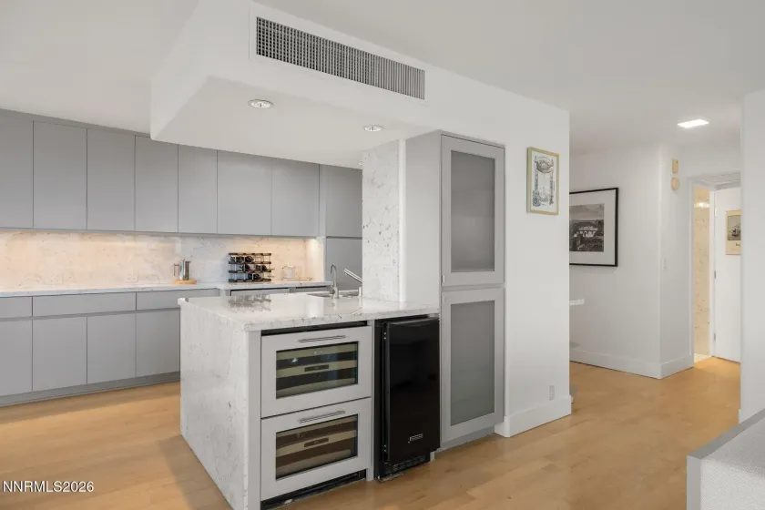 100 Arlington, Reno, Nevada 89501, 1 Bedroom Bedrooms, ,2 BathroomsBathrooms,Residential,Residential,Arlington,0,260011624