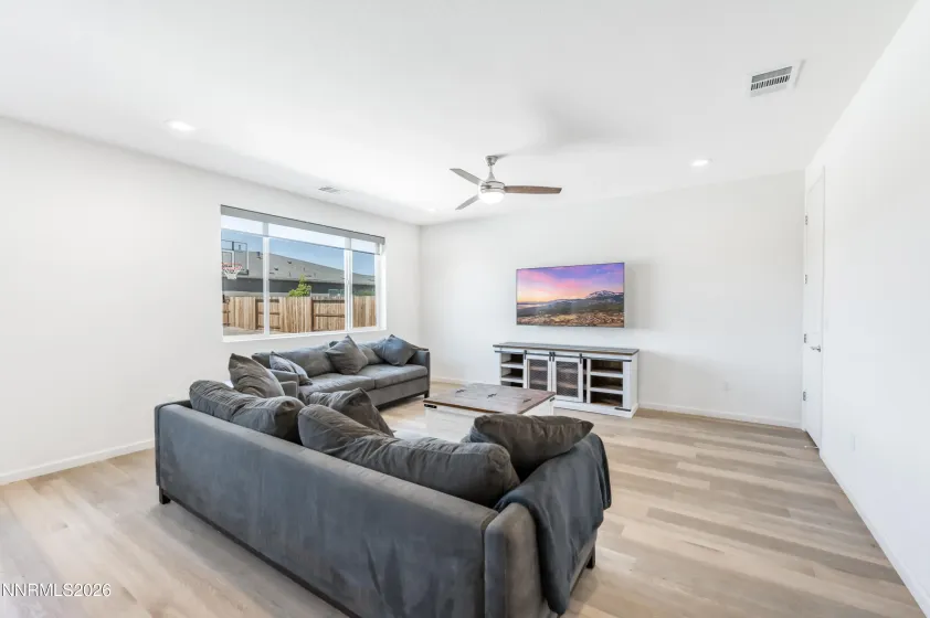 8007 Furnace Creek, Sparks, Nevada 89436, 4 Bedrooms Bedrooms, ,3 BathroomsBathrooms,Residential,Residential,Furnace Creek,0,260011657