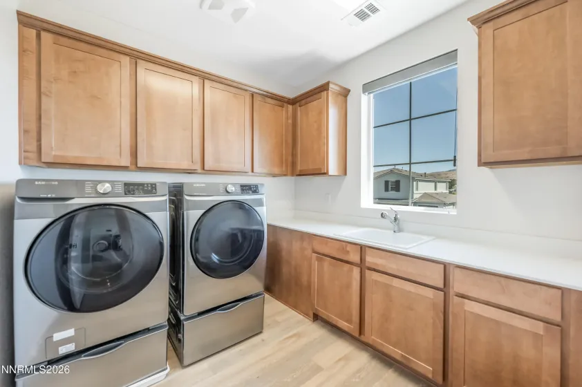 8007 Furnace Creek, Sparks, Nevada 89436, 4 Bedrooms Bedrooms, ,3 BathroomsBathrooms,Residential,Residential,Furnace Creek,0,260011657