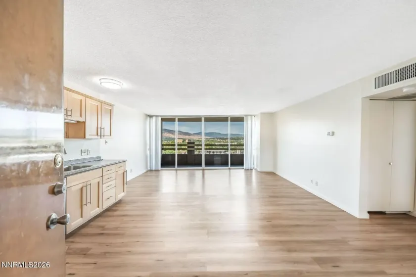 100 Arlington, Reno, Nevada 89501, 1 Bedroom Bedrooms, ,2 BathroomsBathrooms,Residential,Residential,Arlington,0,260011669