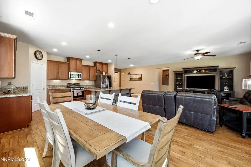 4270 Matter, Sparks, Nevada 89436, 3 Bedrooms Bedrooms, ,2 BathroomsBathrooms,Residential,Residential,Matter,0,260011687