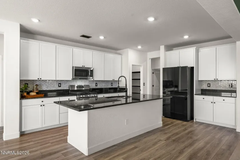 6388 Red Stable, Sparks, Nevada 89436, 4 Bedrooms Bedrooms, ,3 BathroomsBathrooms,Residential,Residential,Red Stable,0,260011813