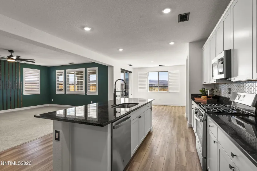 6388 Red Stable, Sparks, Nevada 89436, 4 Bedrooms Bedrooms, ,3 BathroomsBathrooms,Residential,Residential,Red Stable,0,260011813
