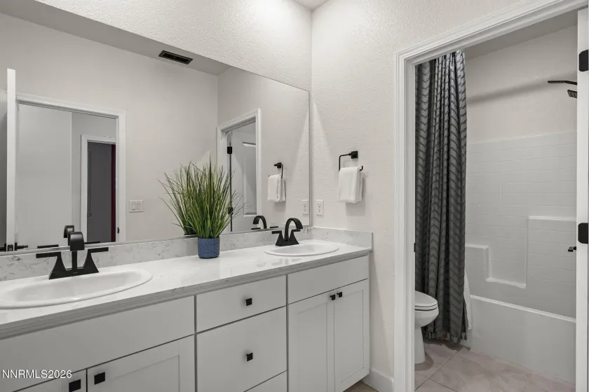 6388 Red Stable, Sparks, Nevada 89436, 4 Bedrooms Bedrooms, ,3 BathroomsBathrooms,Residential,Residential,Red Stable,0,260011813