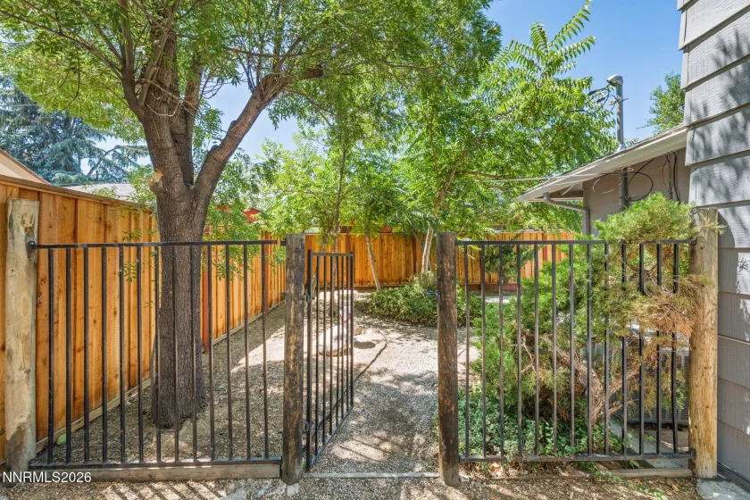 1945 Lakeside, Reno, Nevada 89509, 3 Bedrooms Bedrooms, ,3 BathroomsBathrooms,Residential,Residential,Lakeside,0,260011839