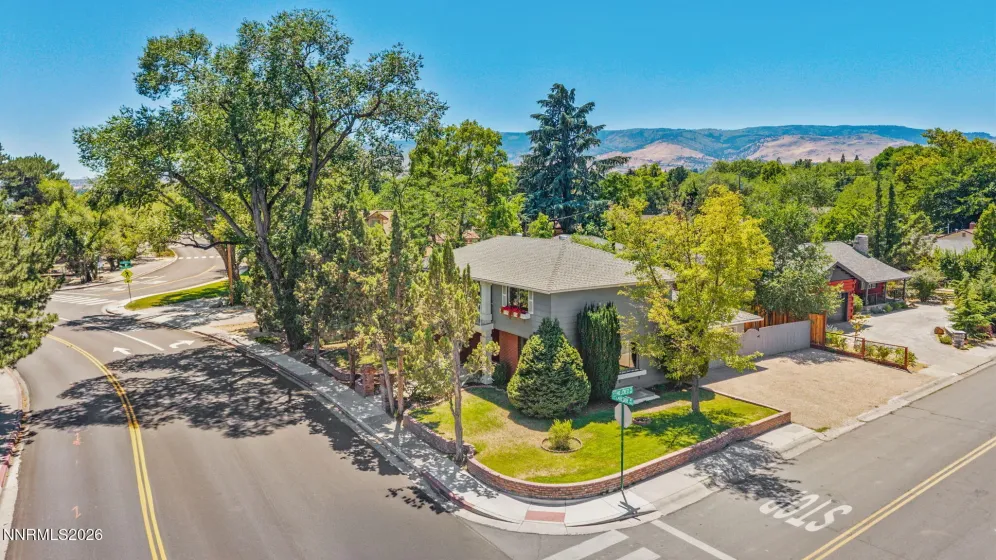 1945 Lakeside, Reno, Nevada 89509, 3 Bedrooms Bedrooms, ,3 BathroomsBathrooms,Residential,Residential,Lakeside,0,260011839