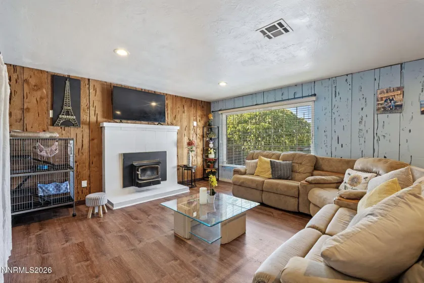 1647 F, Sparks, Nevada 89431, 3 Bedrooms Bedrooms, ,2 BathroomsBathrooms,Residential,Residential,F,0,260011833