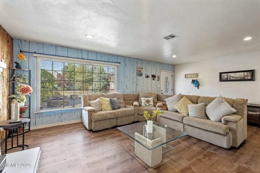 1647 F, Sparks, Nevada 89431, 3 Bedrooms Bedrooms, ,2 BathroomsBathrooms,Residential,Residential,F,0,260011833