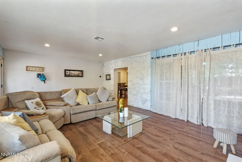 1647 F, Sparks, Nevada 89431, 3 Bedrooms Bedrooms, ,2 BathroomsBathrooms,Residential,Residential,F,0,260011833