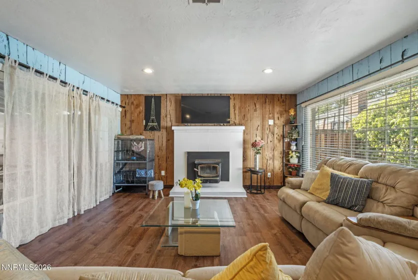 1647 F, Sparks, Nevada 89431, 3 Bedrooms Bedrooms, ,2 BathroomsBathrooms,Residential,Residential,F,0,260011833