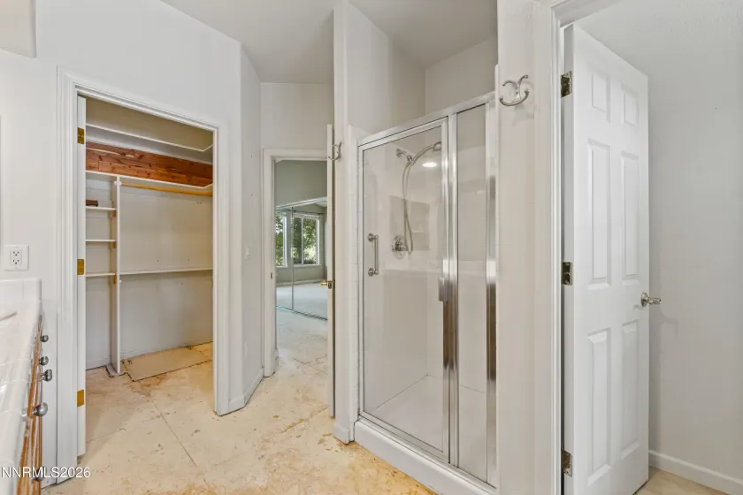 primary bath/closet