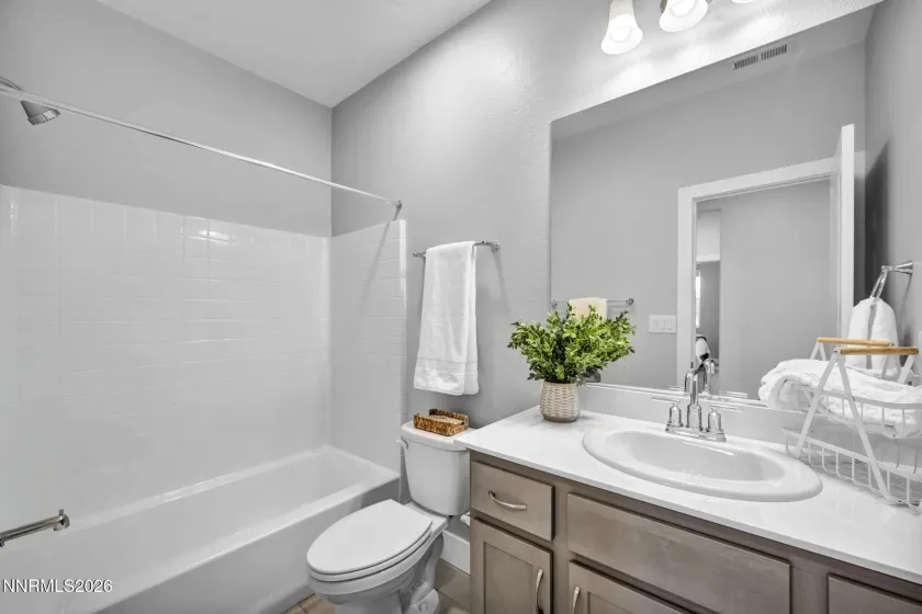 This full bath is located upstairs and serves the 2 spare bedrooms ...