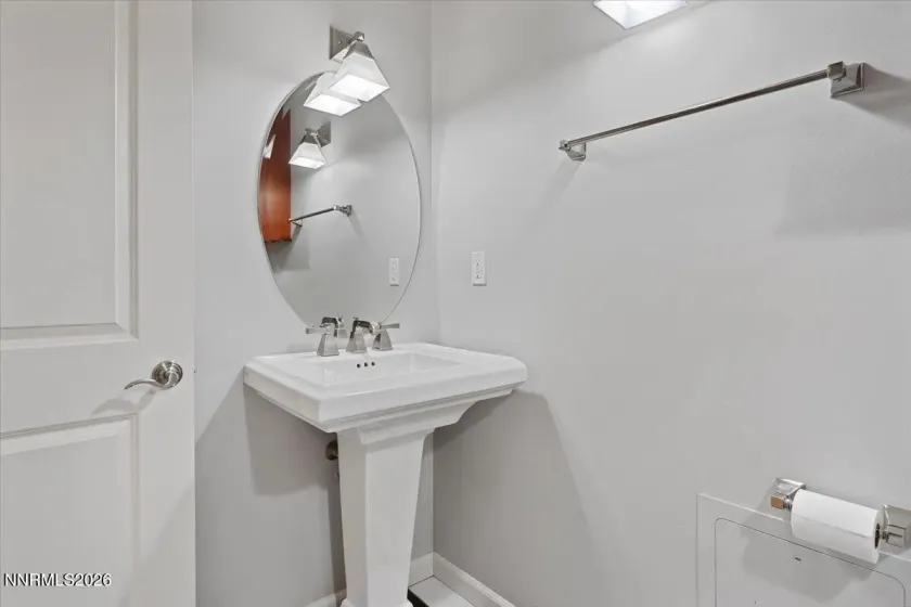 200 2nd, Reno, Nevada 89501, 3 Bedrooms Bedrooms, ,3 BathroomsBathrooms,Residential,Residential,2nd,0,260005943
