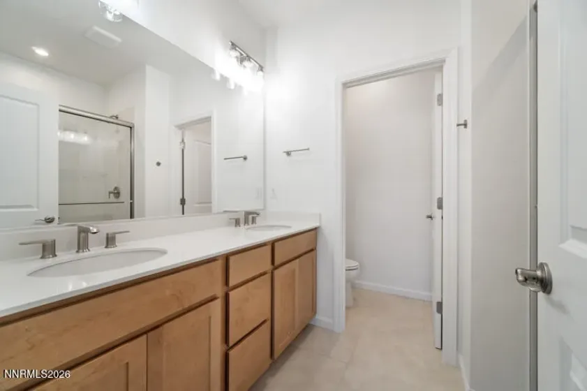 Primary Bath w/Lights