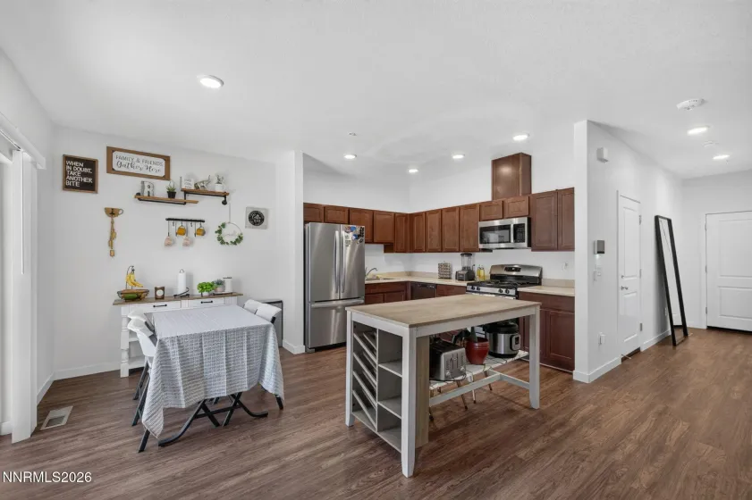 237 Goss, Dayton, Nevada 89403, 3 Bedrooms Bedrooms, ,3 BathroomsBathrooms,Residential,Residential,Goss,0,260011930