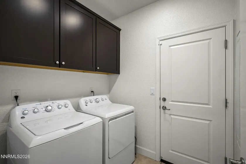 6182 Farm House, Sparks, Nevada 89436, 3 Bedrooms Bedrooms, ,2 BathroomsBathrooms,Residential,Residential,Farm House,0,260011937