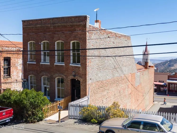 121 B, Virginia City, Nevada 89440, ,3 BathroomsBathrooms,Residential Income,Residential,B,0,260011938