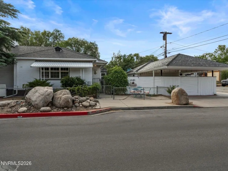 341 Arroyo, Reno, Nevada 89509, 4 Bedrooms Bedrooms, ,4 BathroomsBathrooms,Residential Income,Residential,Arroyo,0,260011940