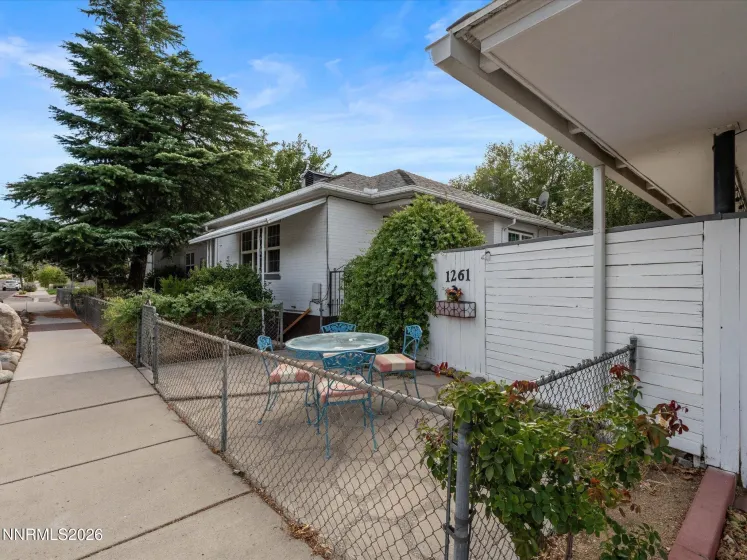 341 Arroyo, Reno, Nevada 89509, 4 Bedrooms Bedrooms, ,4 BathroomsBathrooms,Residential Income,Residential,Arroyo,0,260011940