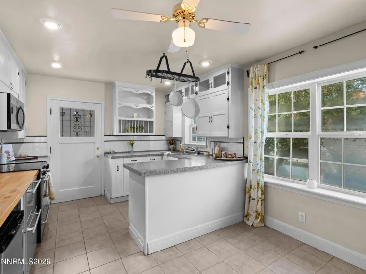 341 Arroyo, Reno, Nevada 89509, 4 Bedrooms Bedrooms, ,4 BathroomsBathrooms,Residential Income,Residential,Arroyo,0,260011940