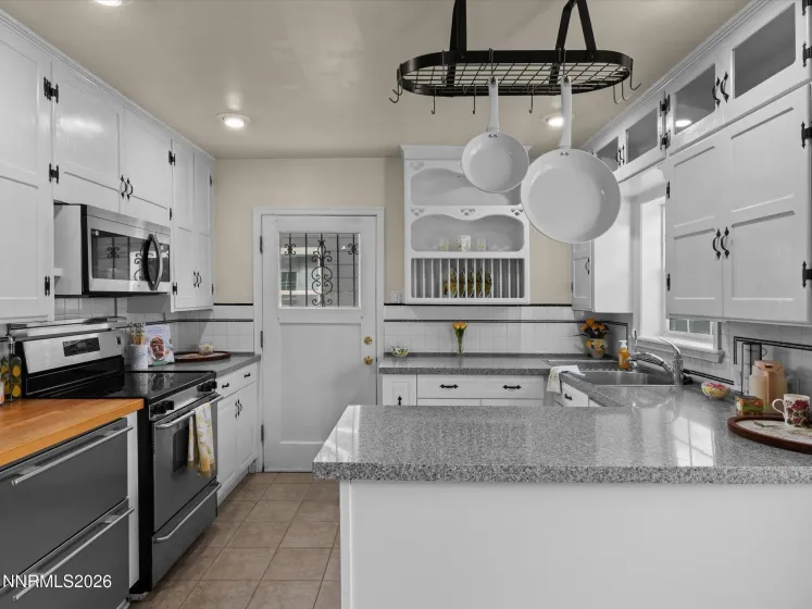 341 Arroyo, Reno, Nevada 89509, 4 Bedrooms Bedrooms, ,4 BathroomsBathrooms,Residential Income,Residential,Arroyo,0,260011940