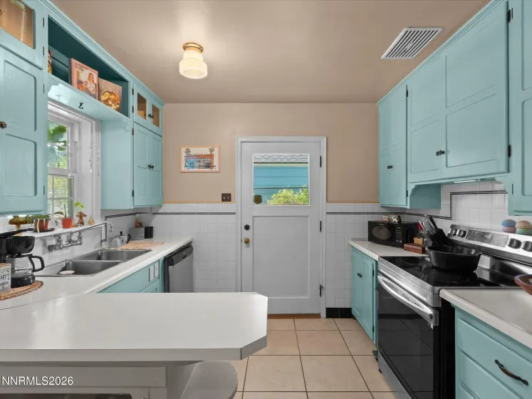 341 Arroyo, Reno, Nevada 89509, 4 Bedrooms Bedrooms, ,4 BathroomsBathrooms,Residential Income,Residential,Arroyo,0,260011940