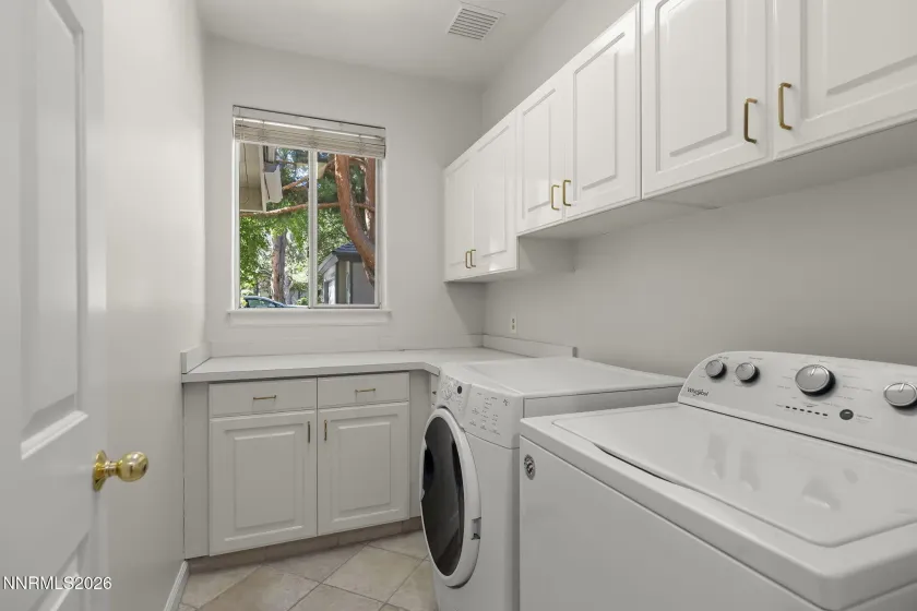 3905 Innsbruck, Reno, Nevada 89519, 2 Bedrooms Bedrooms, ,3 BathroomsBathrooms,Residential,Residential,Innsbruck,0,260009819