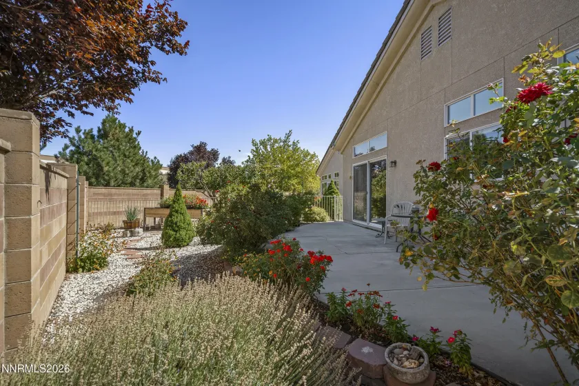 404 Sierra Leaf, Reno, Nevada 89511, 2 Bedrooms Bedrooms, ,2 BathroomsBathrooms,Residential,Residential,Sierra Leaf,0,260011989