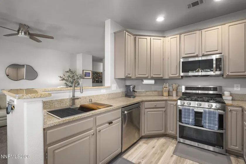 900 Meadows, Reno, Nevada 89521, 3 Bedrooms Bedrooms, ,2 BathroomsBathrooms,Residential,Residential,Meadows,0,260011996