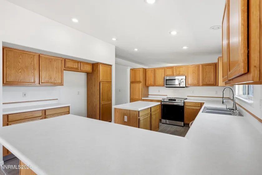 17743 Fossil, Reno, Nevada 89508, 3 Bedrooms Bedrooms, ,2 BathroomsBathrooms,Residential,Residential,Fossil,0,260012032