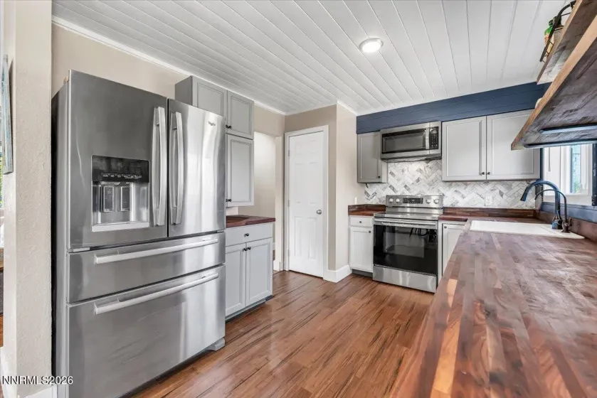 415 Curry, Fernley, Nevada 89408, 3 Bedrooms Bedrooms, ,2 BathroomsBathrooms,Residential,Residential,Curry,0,260012052