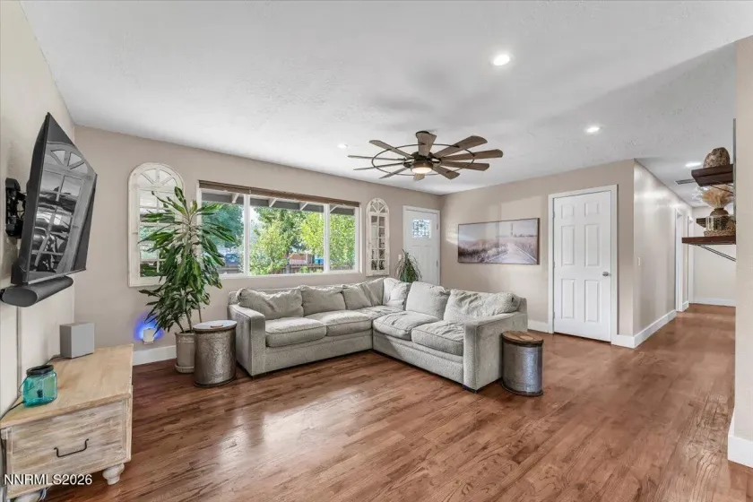 415 Curry, Fernley, Nevada 89408, 3 Bedrooms Bedrooms, ,2 BathroomsBathrooms,Residential,Residential,Curry,0,260012052
