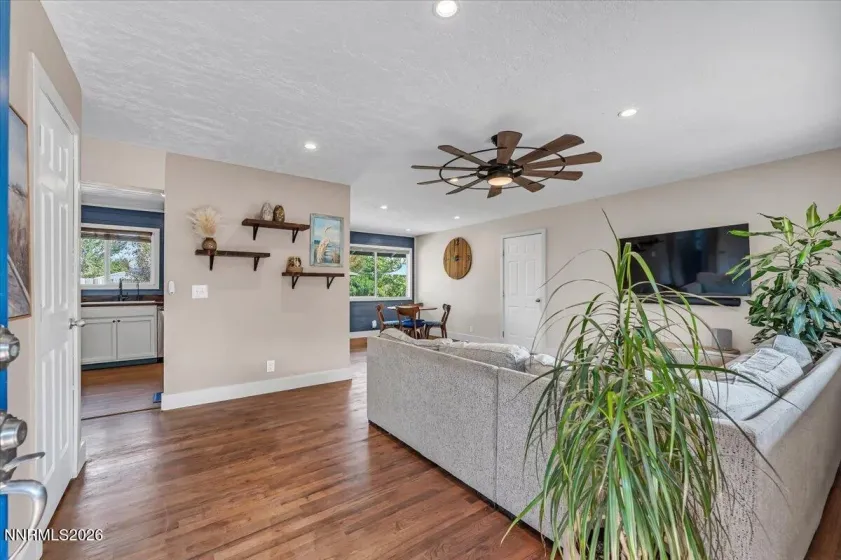 415 Curry, Fernley, Nevada 89408, 3 Bedrooms Bedrooms, ,2 BathroomsBathrooms,Residential,Residential,Curry,0,260012052
