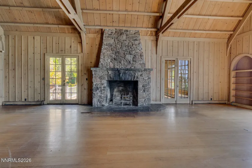 9898 Lake, Kings Beach, California 96143, 7 Bedrooms Bedrooms, ,5 BathroomsBathrooms,Residential,Residential,Lake,0,260012096