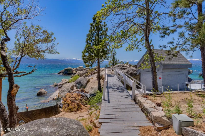 9898 Lake, Kings Beach, California 96143, 7 Bedrooms Bedrooms, ,5 BathroomsBathrooms,Residential,Residential,Lake,0,260012096
