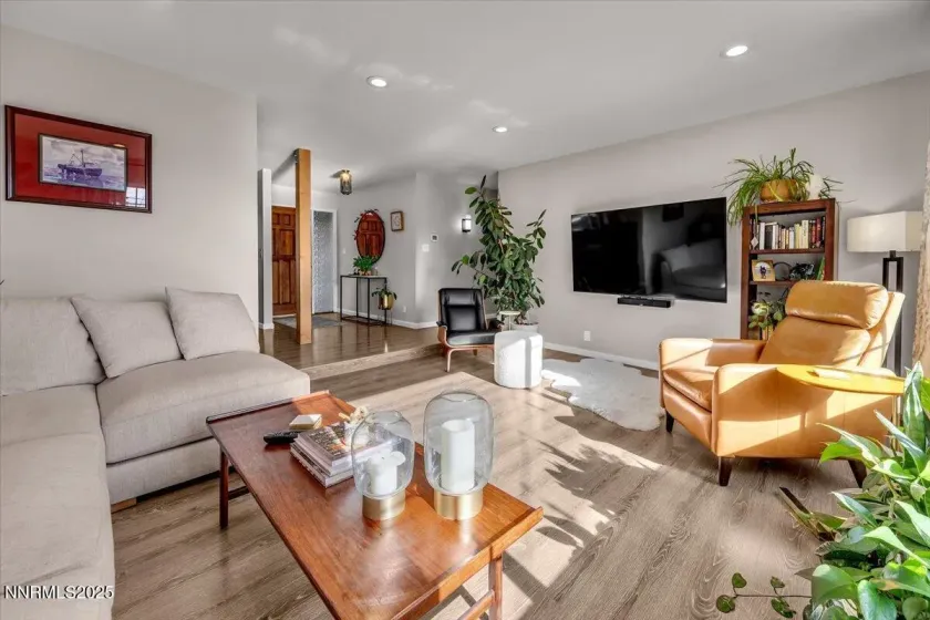 3880 Piccadilly, Reno, Nevada 89509, 3 Bedrooms Bedrooms, ,2 BathroomsBathrooms,Residential,Residential,Piccadilly,0,250058206