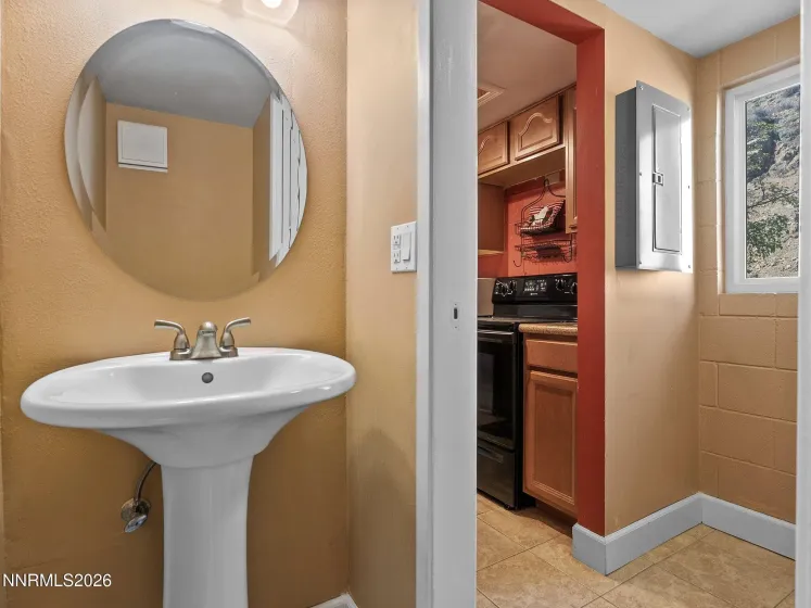 230 Bisset, Reno, Nevada 89503, 2 Bedrooms Bedrooms, ,2 BathroomsBathrooms,Residential,Residential,Bisset,0,260012117
