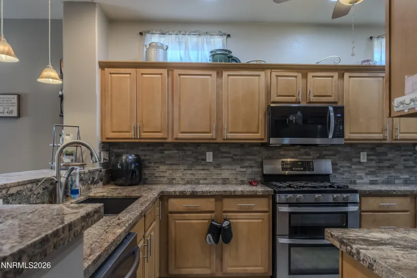 654 Canary, Fernley, Nevada 89408, 4 Bedrooms Bedrooms, ,3 BathroomsBathrooms,Residential,Residential,Canary,0,260012133