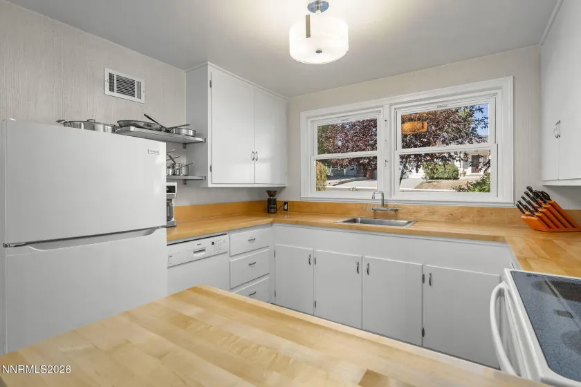 68 Sunnyside, Reno, Nevada 89503, 2 Bedrooms Bedrooms, ,2 BathroomsBathrooms,Residential,Residential,Sunnyside,0,260012136