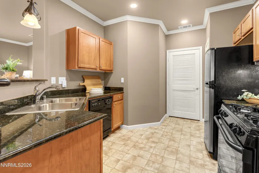 9050 Double R, Reno, Nevada 89521, 2 Bedrooms Bedrooms, ,2 BathroomsBathrooms,Residential,Residential,Double R,0,260012169
