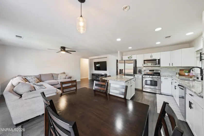 856 Promedio, Sparks, Nevada 89436, 4 Bedrooms Bedrooms, ,2 BathroomsBathrooms,Residential,Residential,Promedio,0,260012300