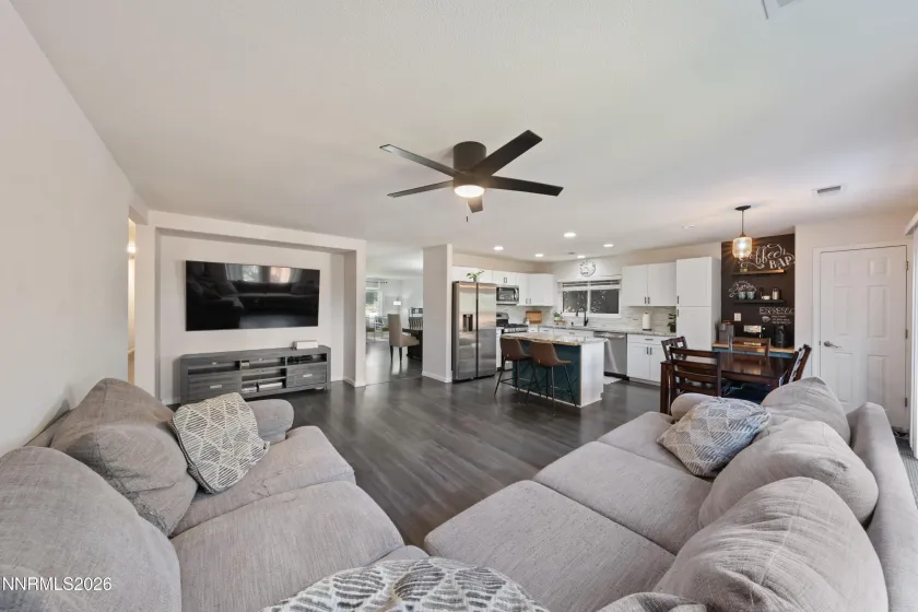 856 Promedio, Sparks, Nevada 89436, 4 Bedrooms Bedrooms, ,2 BathroomsBathrooms,Residential,Residential,Promedio,0,260012300