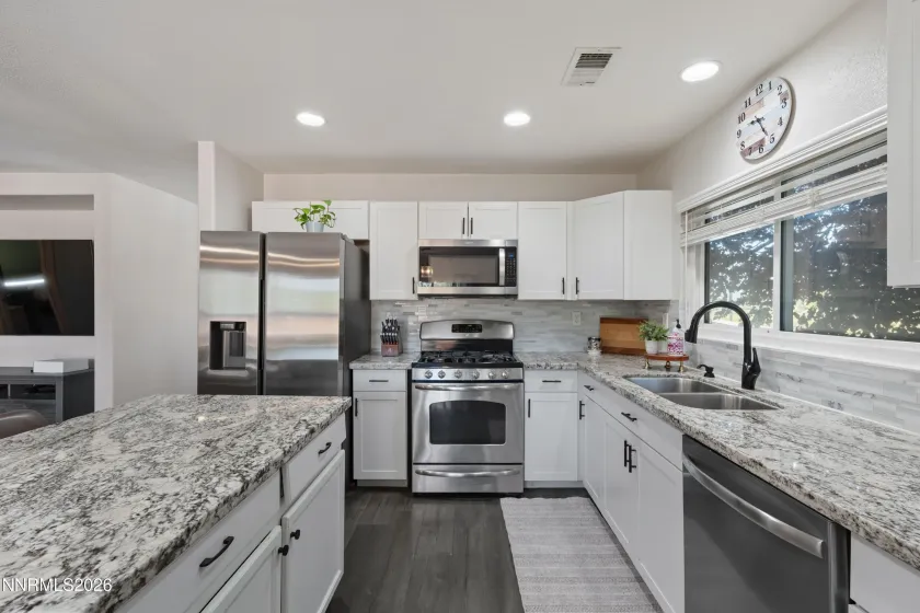 856 Promedio, Sparks, Nevada 89436, 4 Bedrooms Bedrooms, ,2 BathroomsBathrooms,Residential,Residential,Promedio,0,260012300
