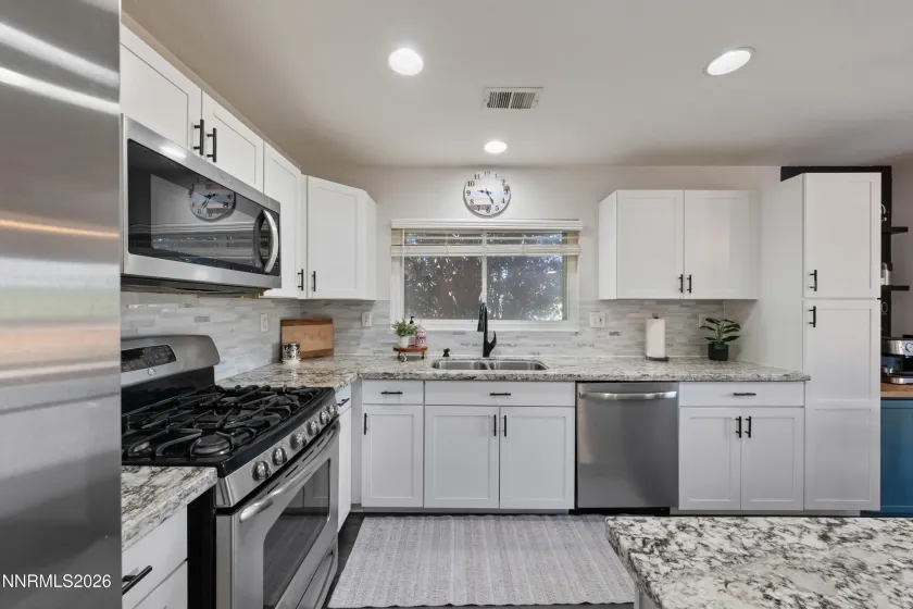 856 Promedio, Sparks, Nevada 89436, 4 Bedrooms Bedrooms, ,2 BathroomsBathrooms,Residential,Residential,Promedio,0,260012300