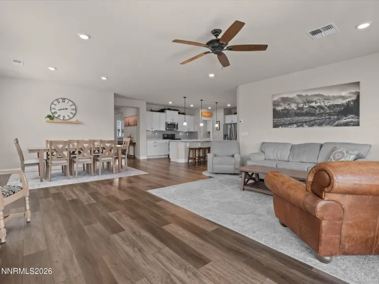 530 Coulee Mdw, Spanish Springs, Nevada 89441, 3 Bedrooms Bedrooms, ,2 BathroomsBathrooms,Residential,Residential,Coulee Mdw,0,260012328